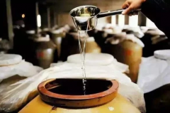 其实区分白酒并不难，掌握白酒的种类和香型就好