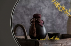 喝完白酒吐了怎么解酒呢 解酒可以吃什么呢