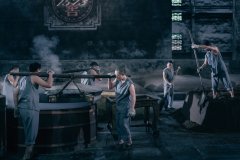 茅台镇酱香型白酒酿造原料，具有什么特点？