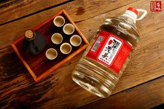 桶装粮食酒什么牌子好，中国传统白酒的有机选择