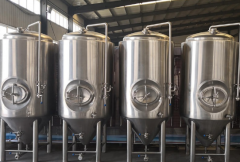 酿酒设备500斤多少钱一套，使用设备酿酒有什么优势