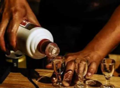 酒酱香型白酒介绍，饮用或者是保存的时候要注意什么