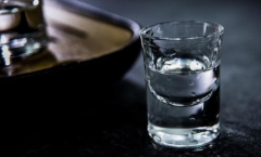 粮沁53度白酒价格，低廉的价格背后的秘密