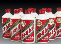 茅台镇酱香型53度整箱白酒，一款适用于各种场合的白酒