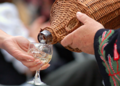 粮食酒加水鉴定方法，6个鉴别酒是否纯正的方法