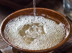 茅台酒鉴定看酒花的方法，5个步骤教你辨别真假