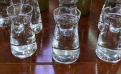 粮食酒与勾兑酒有什么区别，粮食酒和勾兑酒的辨别方法