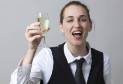 为什么女人喝酒比男人更容易喝醉 酒量和个人体质有关系